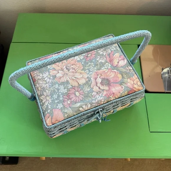 Vintage sewing kit - empty - Picture 2 of 4